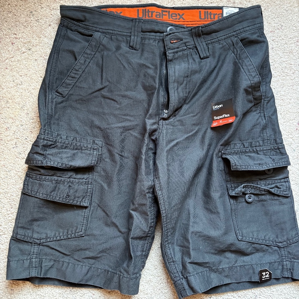 Urban Pipeline Men’s cargo shorts Size 32 in charcoal gray, new with tags